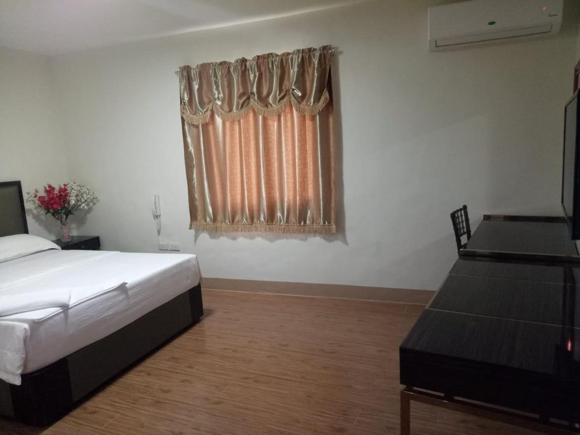 Meaco Royal Hotel - Batangas City Zewnętrze zdjęcie